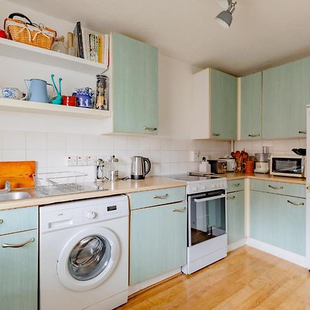 Characterful 1 Bedroom Flat Close To Dlr London Exterior photo