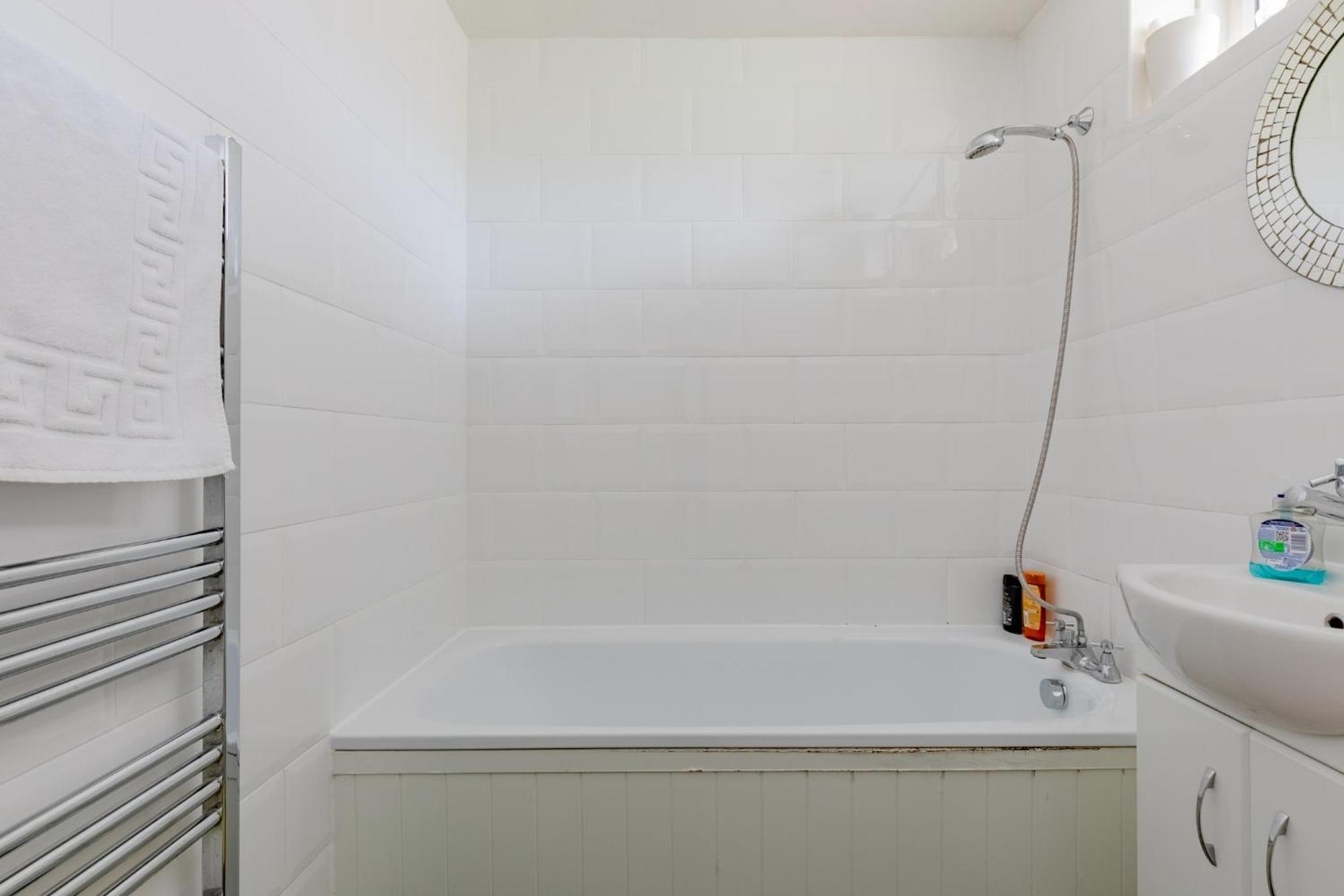 Characterful 1 Bedroom Flat Close To Dlr London Exterior photo